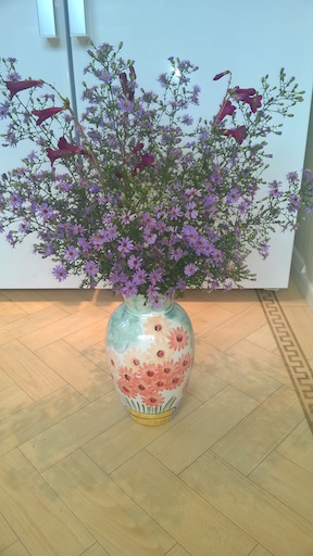 vase-little-carlow-asters-and-penstemons